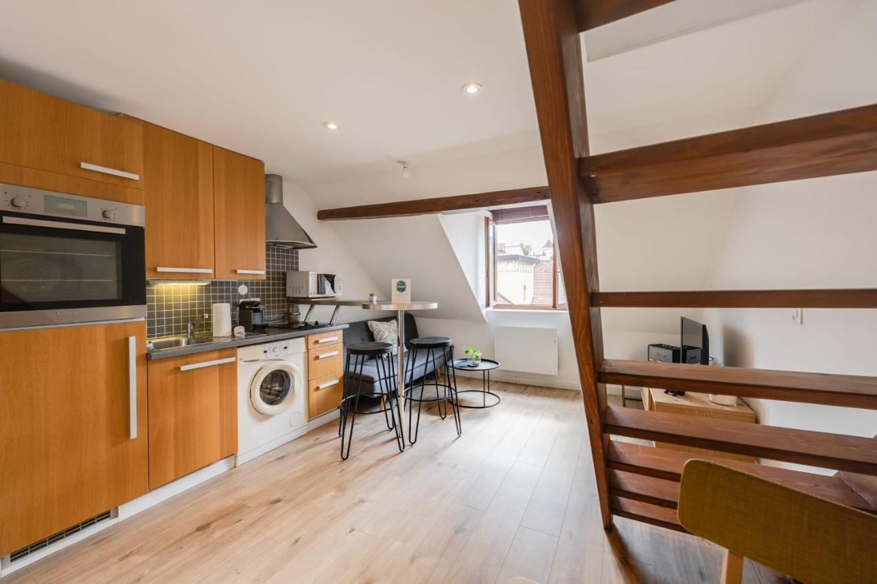 Duplex Vue Montagne - idéalement placé avec sa vue sur les toits Annecy Extérieur photo