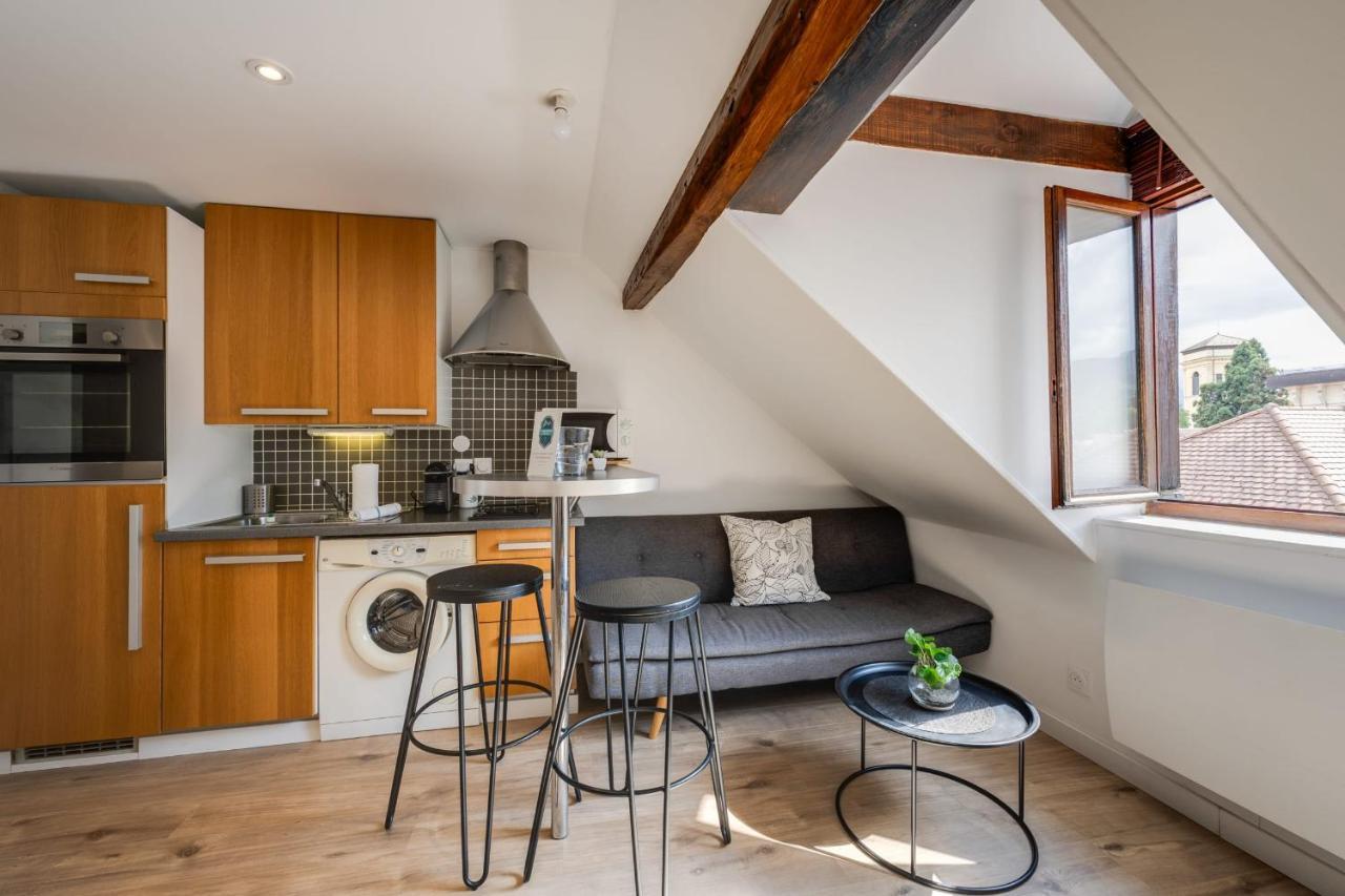 Duplex Vue Montagne - idéalement placé avec sa vue sur les toits Annecy Extérieur photo